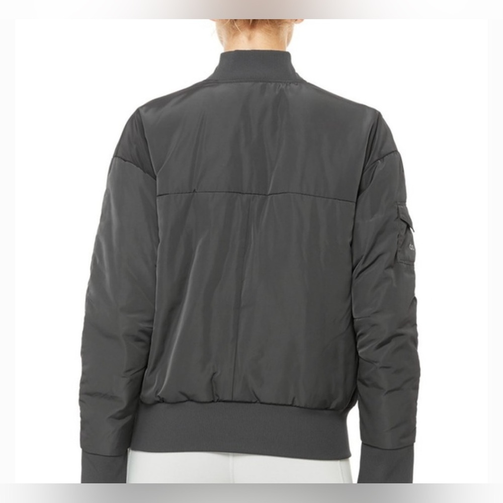 ALO Yoga Squad Jacket (Grey)
Bomber jacket 
Fits like a medium - Picture 2 of 9
